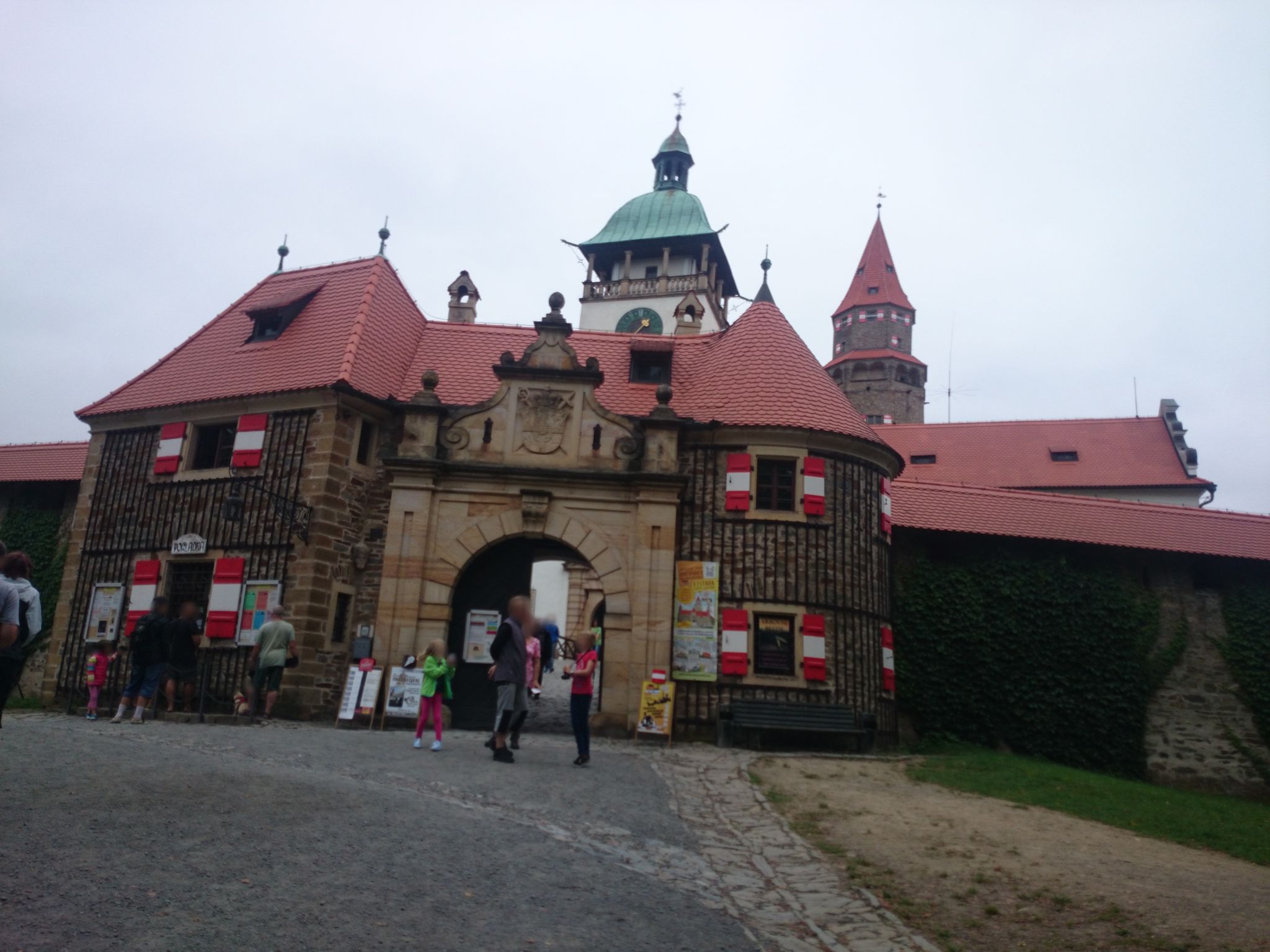 Dnešní pohled – Bouzov