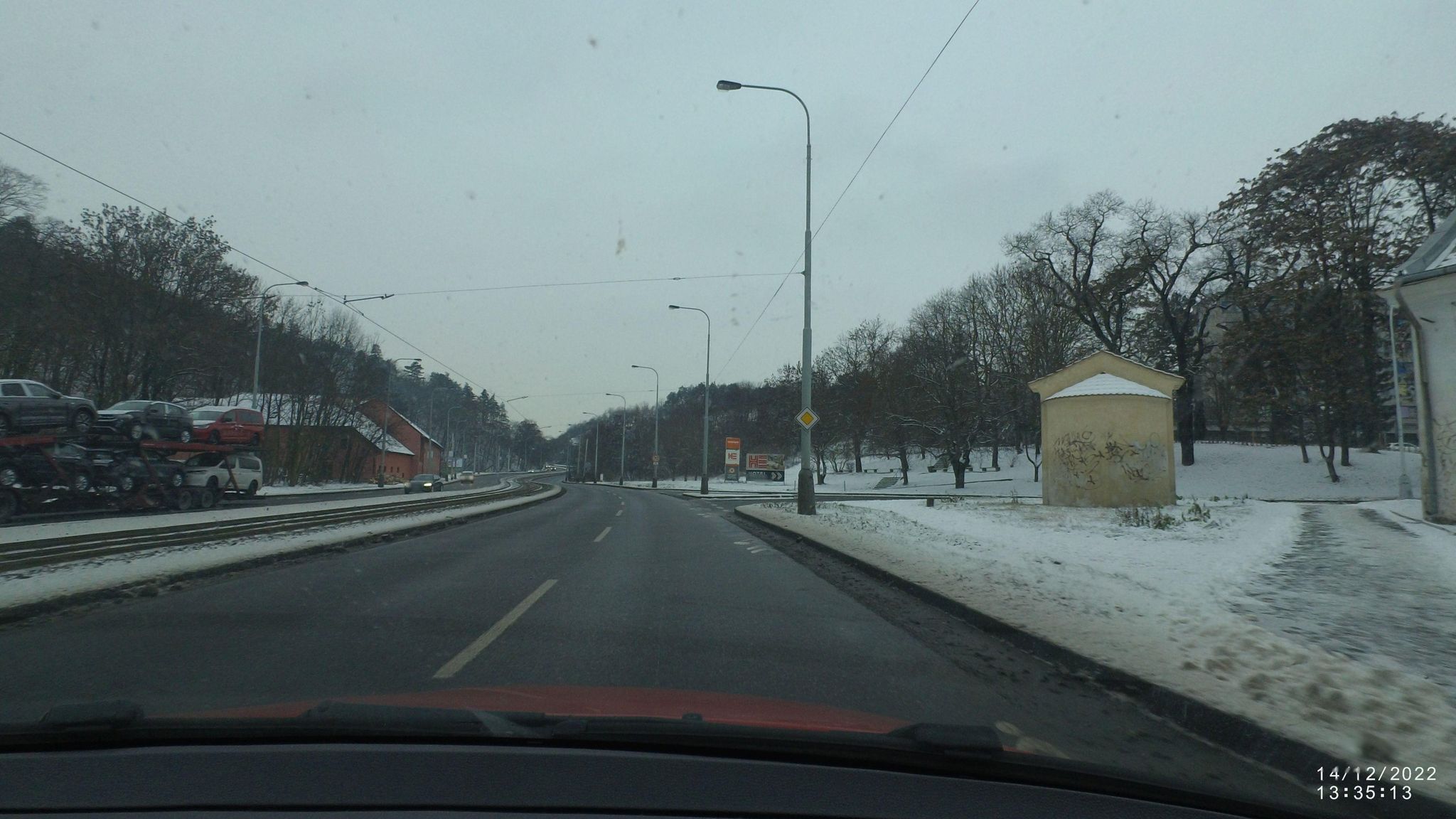 Dnešní pohled – Výklenková kaplička v Motole