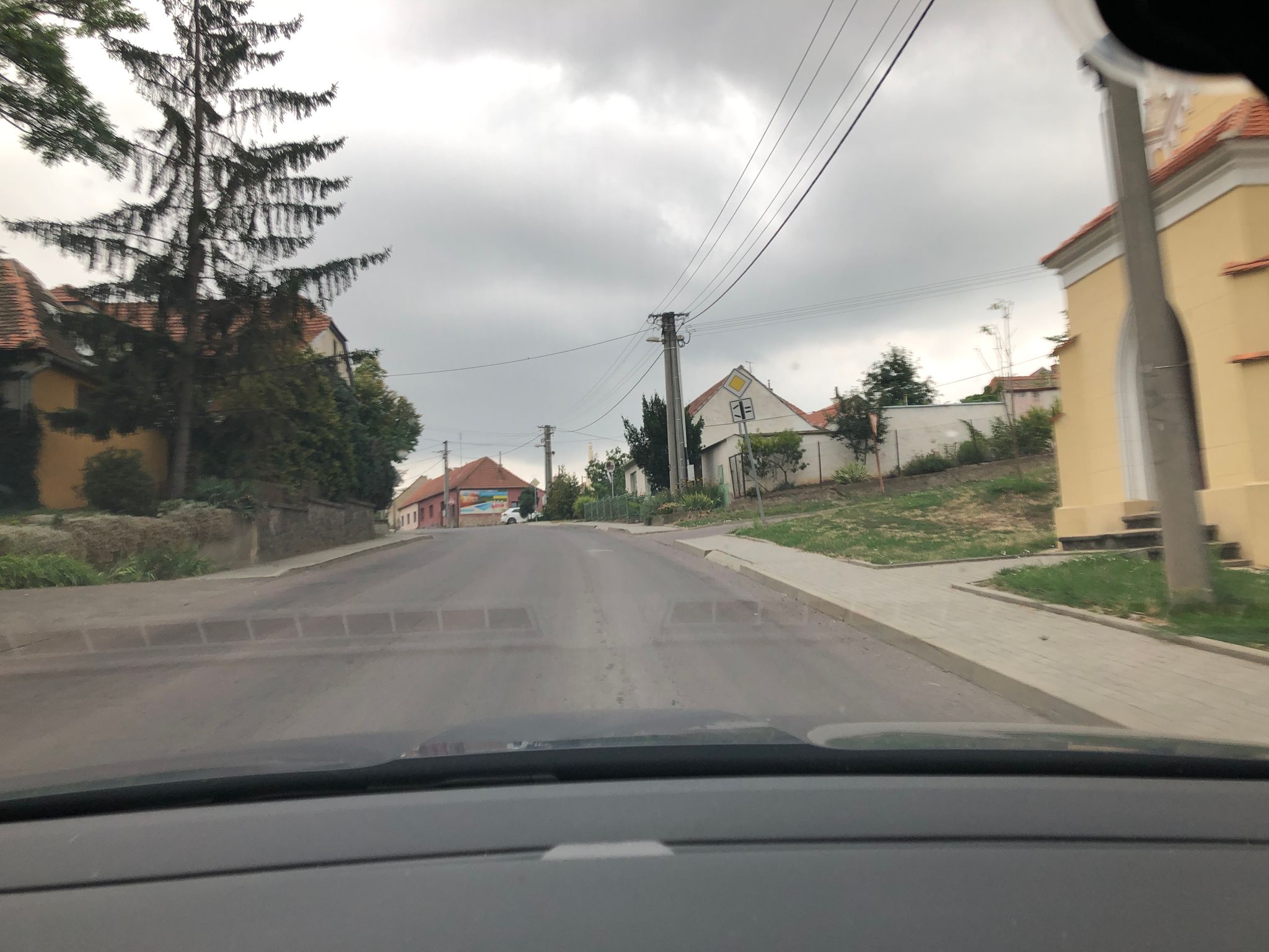 Dnešní pohled – kostel Nanebevzetí Panny Marie (Tašovice)