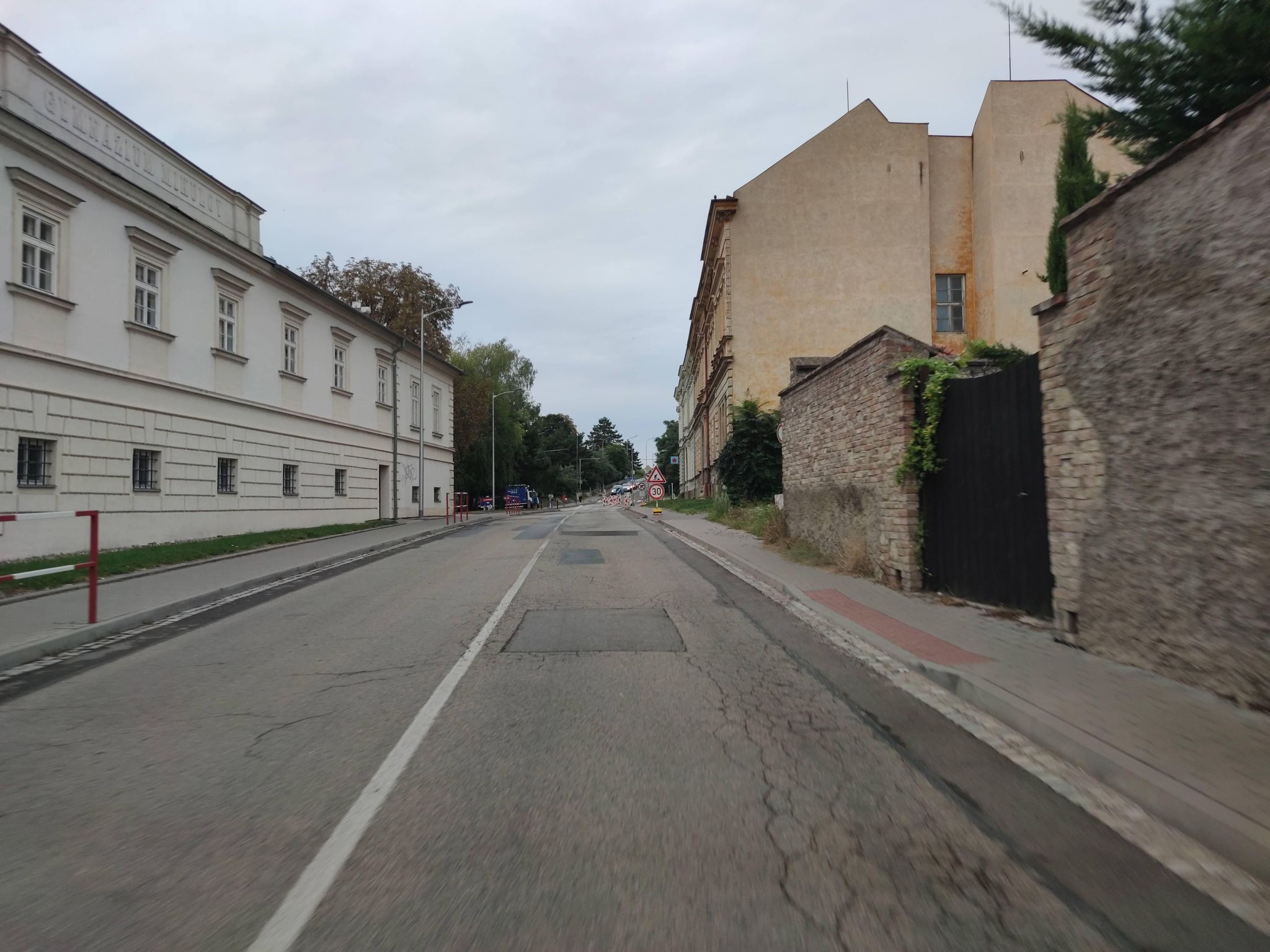 Dnešní pohled – piaristický klášter s kostelem sv. Jana Křtitele v Mikulově