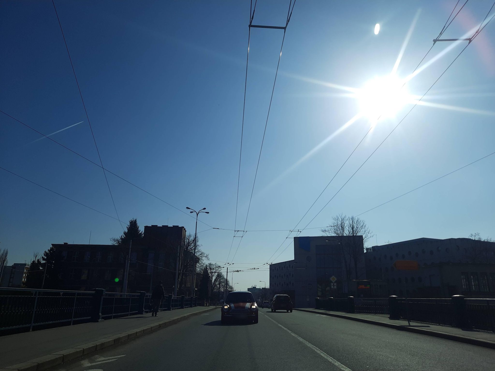 Dnešní pohled – Moravský most s jezem a elektrárnou