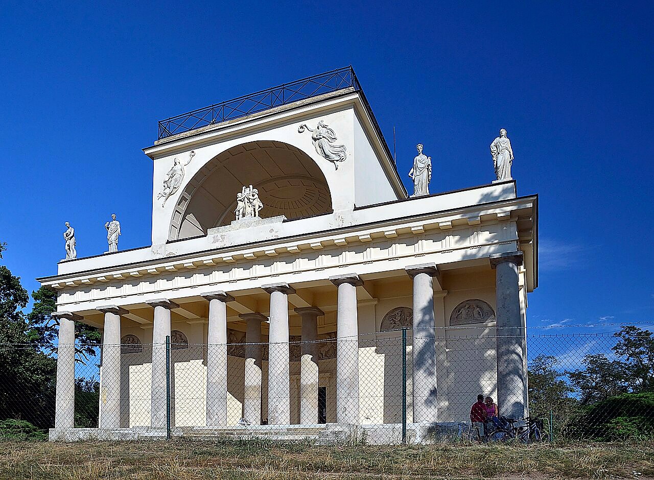 
<span>Apollónův chrám (Charvátská Nová Ves)</span>
