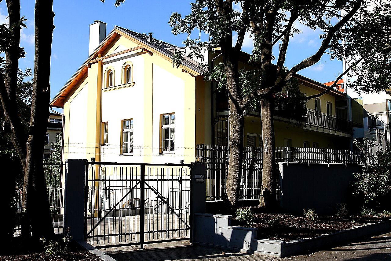
<span>Bezovka</span>
