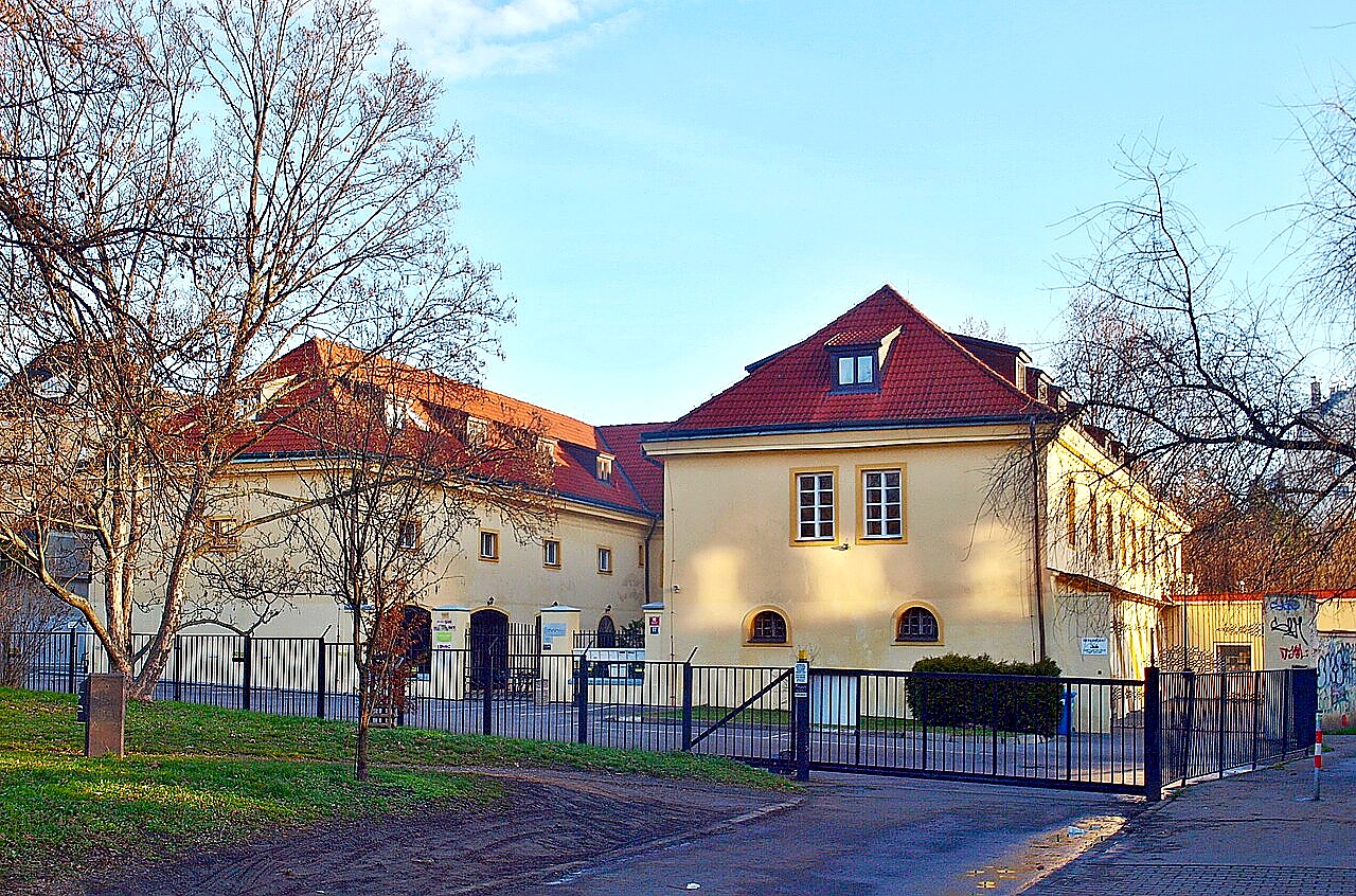 
<span>Bečvářův dvůr</span>
