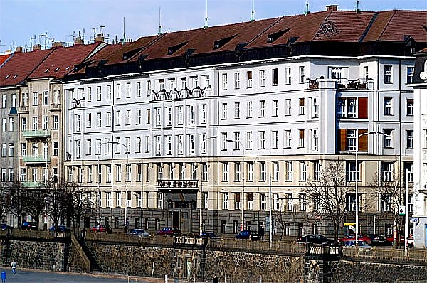 
<span>Budova Všeobecného penzijního ústavu</span>
