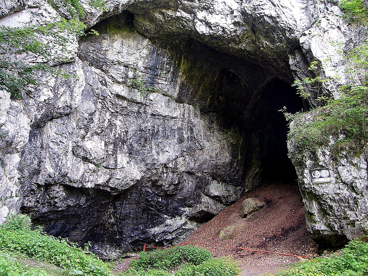 
<span>Býčí skála</span>
