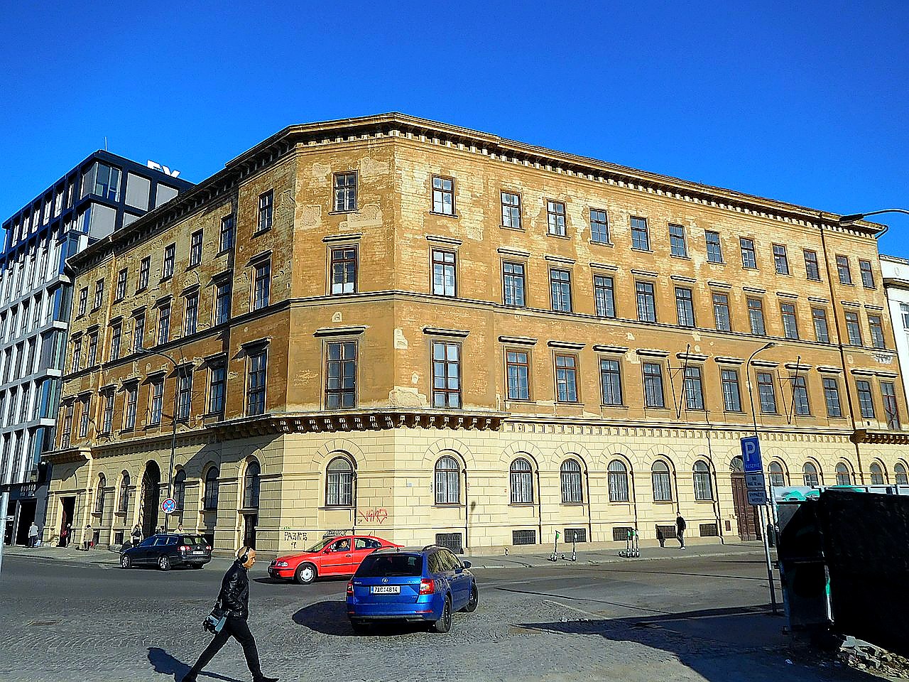 
<span>Desfourský palác</span>
