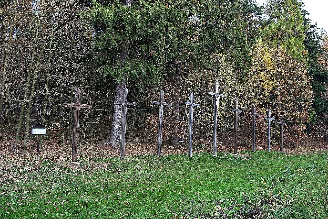
<span>Devět křížů</span>
