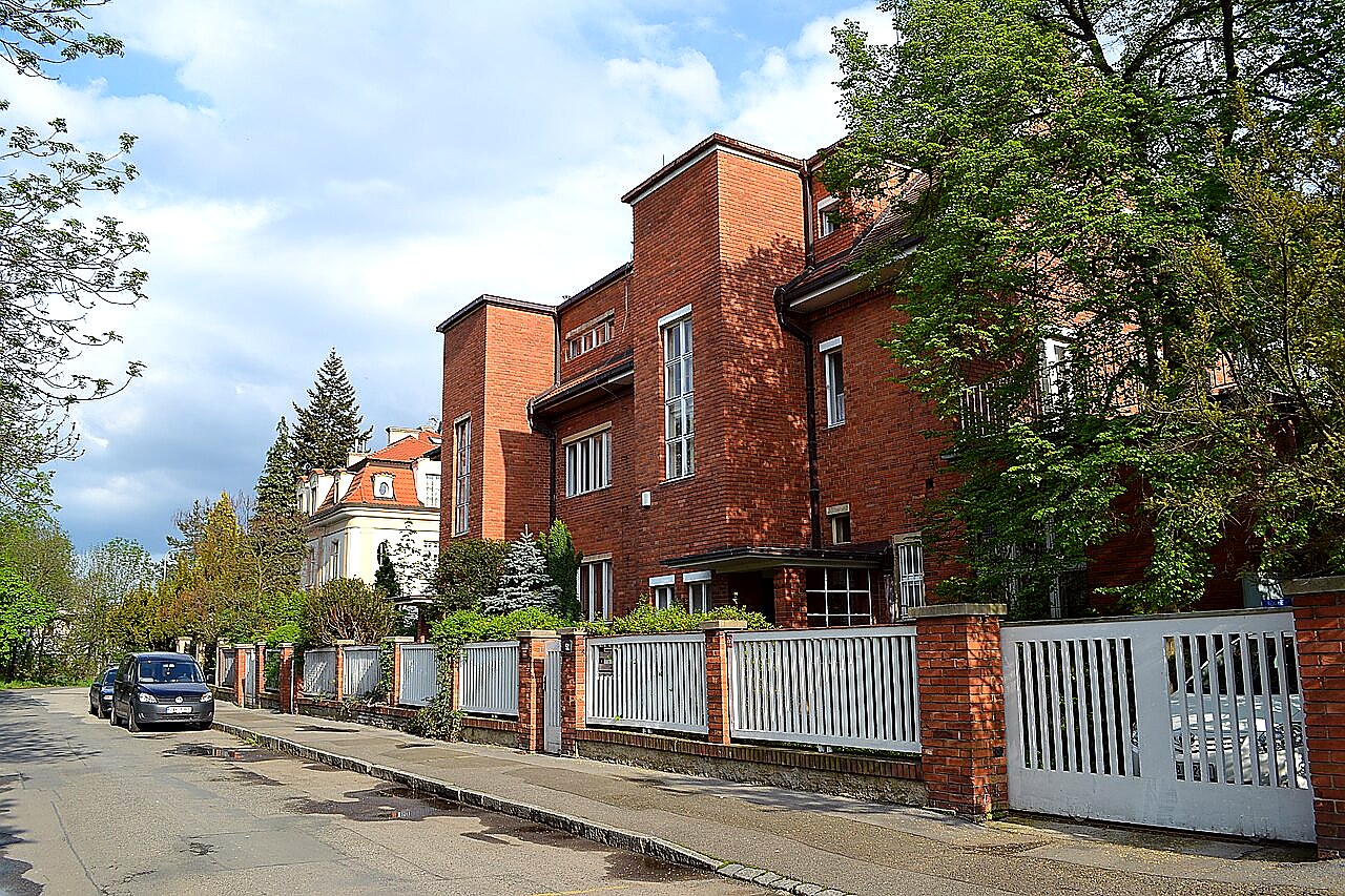 
<span>Dvojdům Na Míčánce 1038/51 a 1039/49</span>
