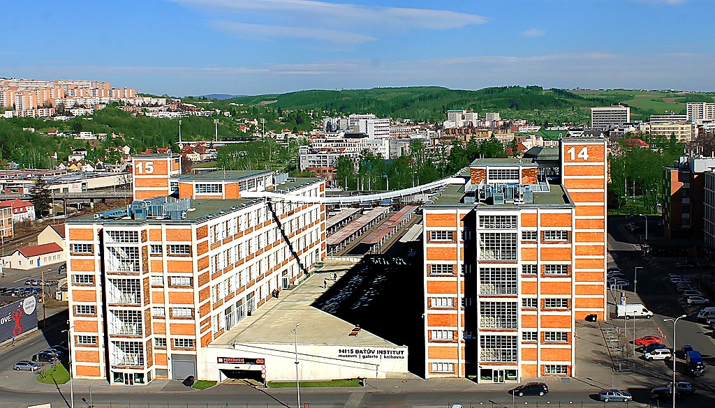 
<span>14|15 Baťův institut</span>

