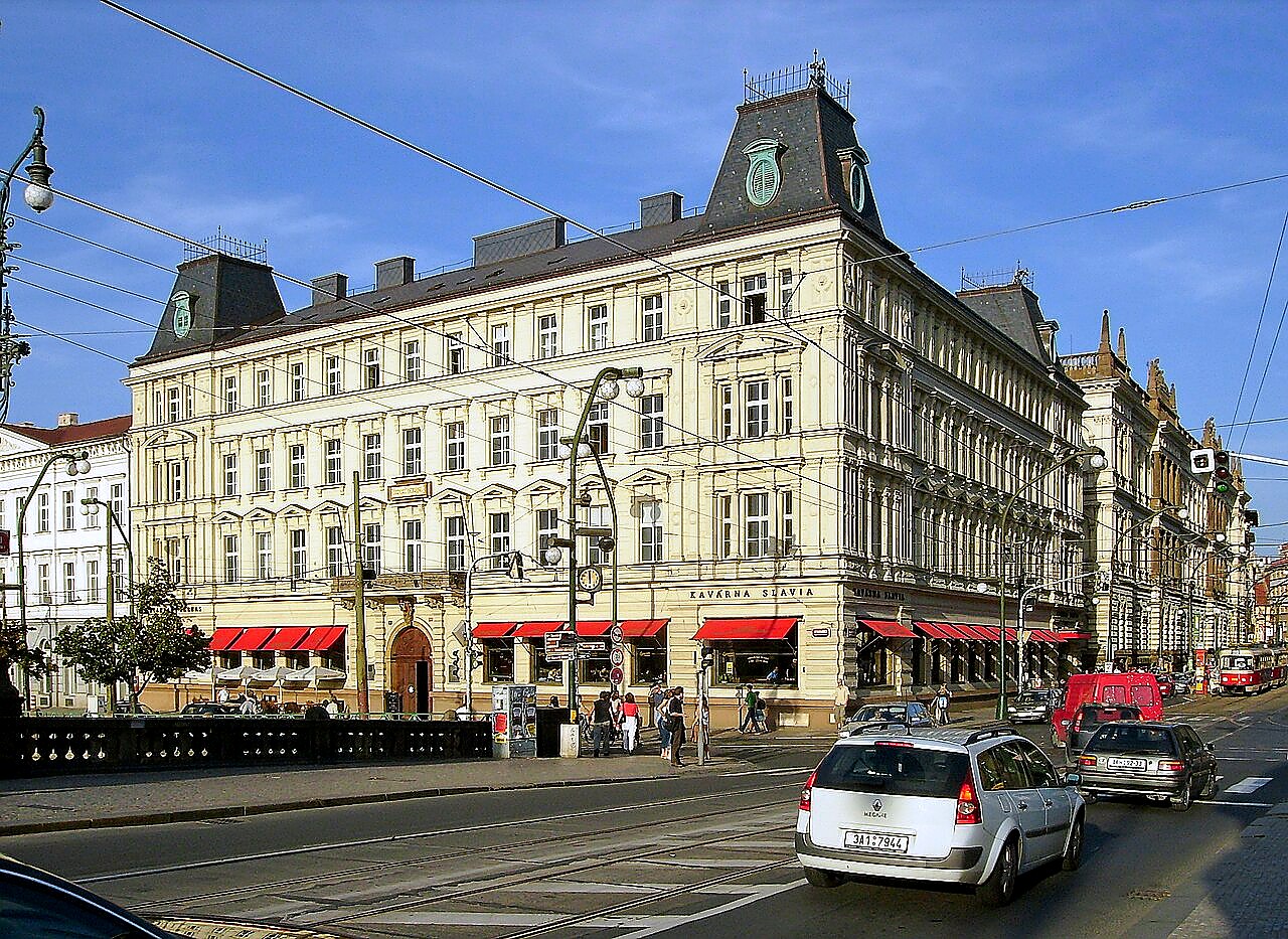 
<span>Akademie múzických umění v Praze</span>
