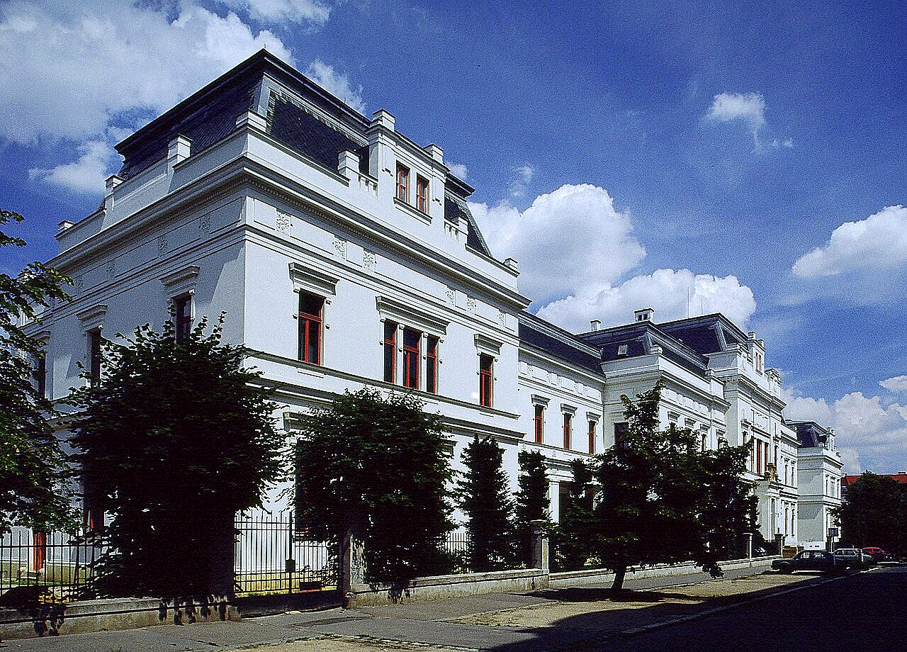 
<span>Akademie výtvarných umění v Praze</span>
