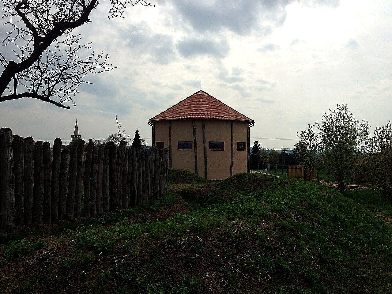 
<span>Archeopark pravěku Všestary</span>
