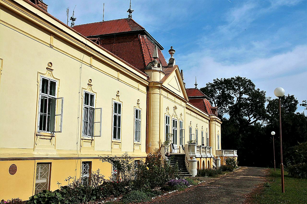 
<span>Emin zámek</span>
