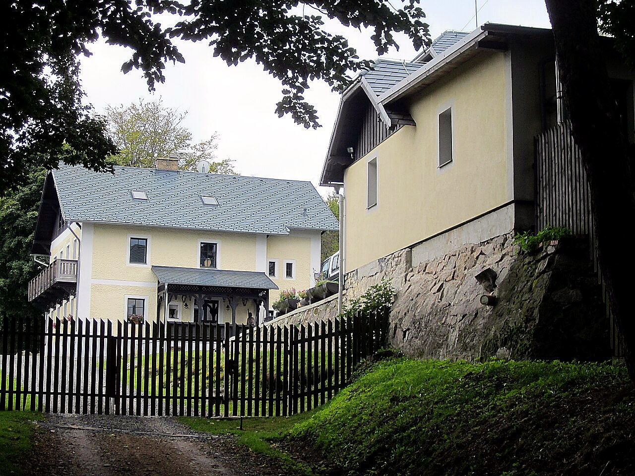 
<span>Lniště</span>
