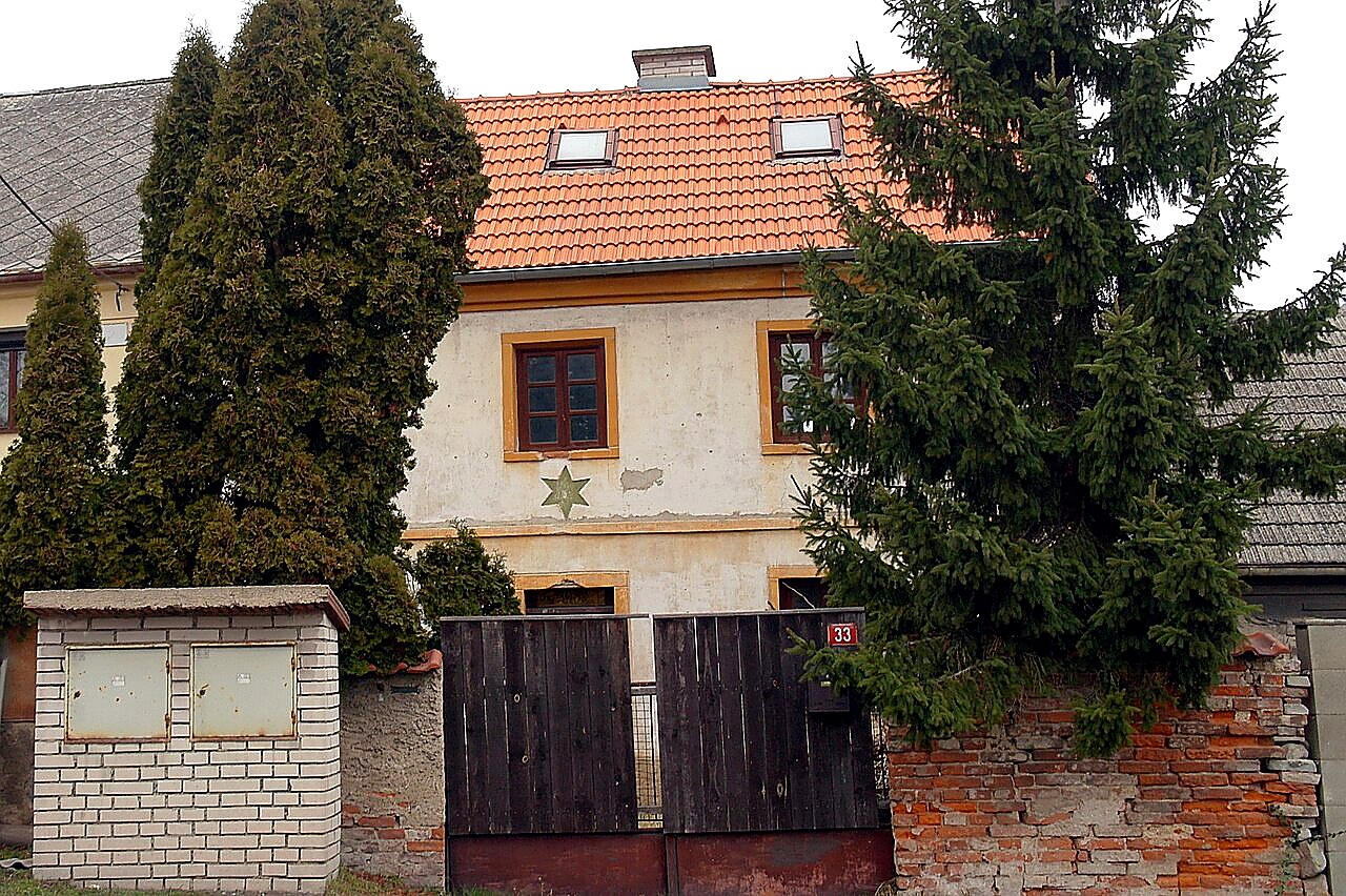 
<span>Loupežný hrádek</span>
