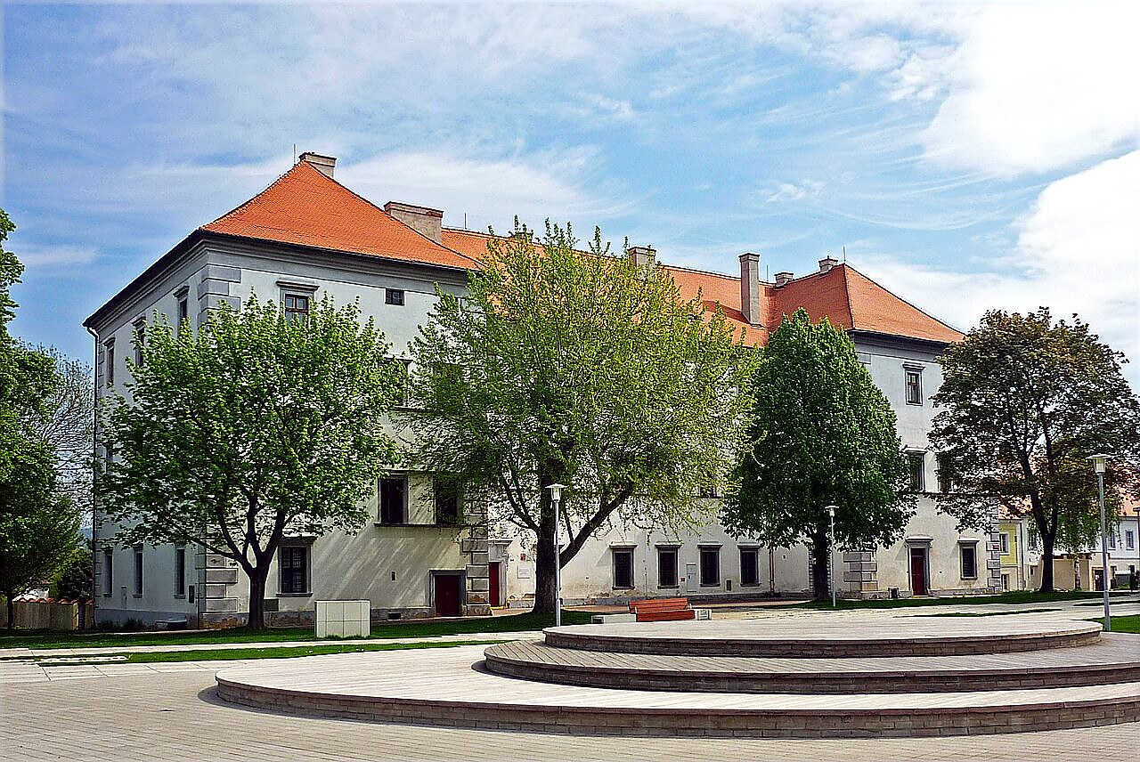 
<span>Lovosice</span>
