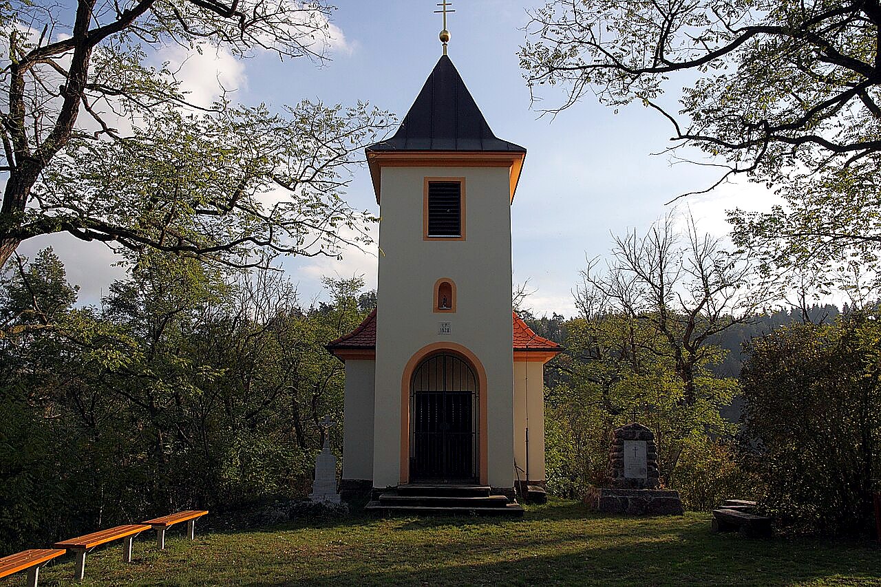 
<span>Skryje</span>
