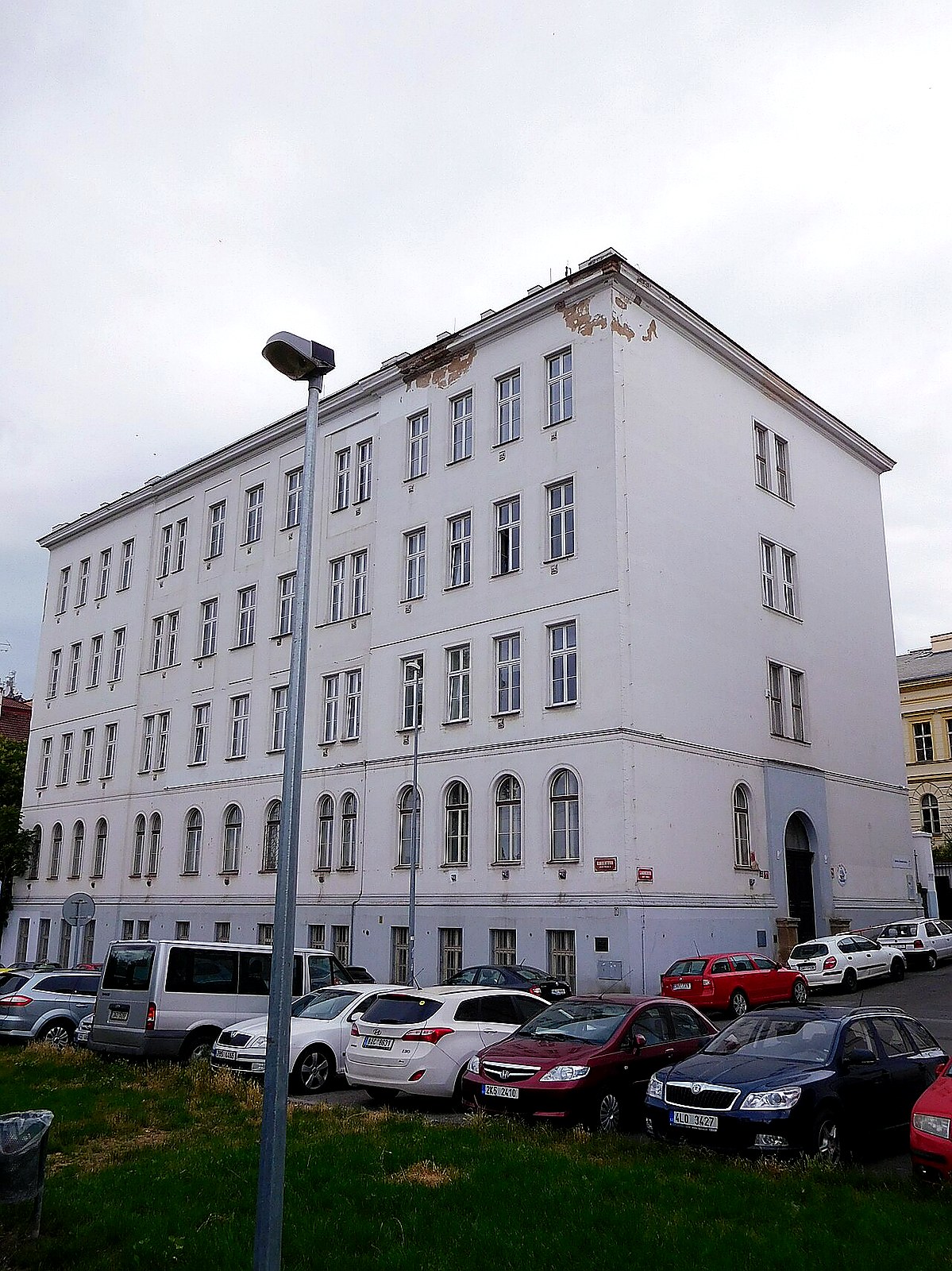
<span>Soukromá vysoká škola ekonomických studií</span>
