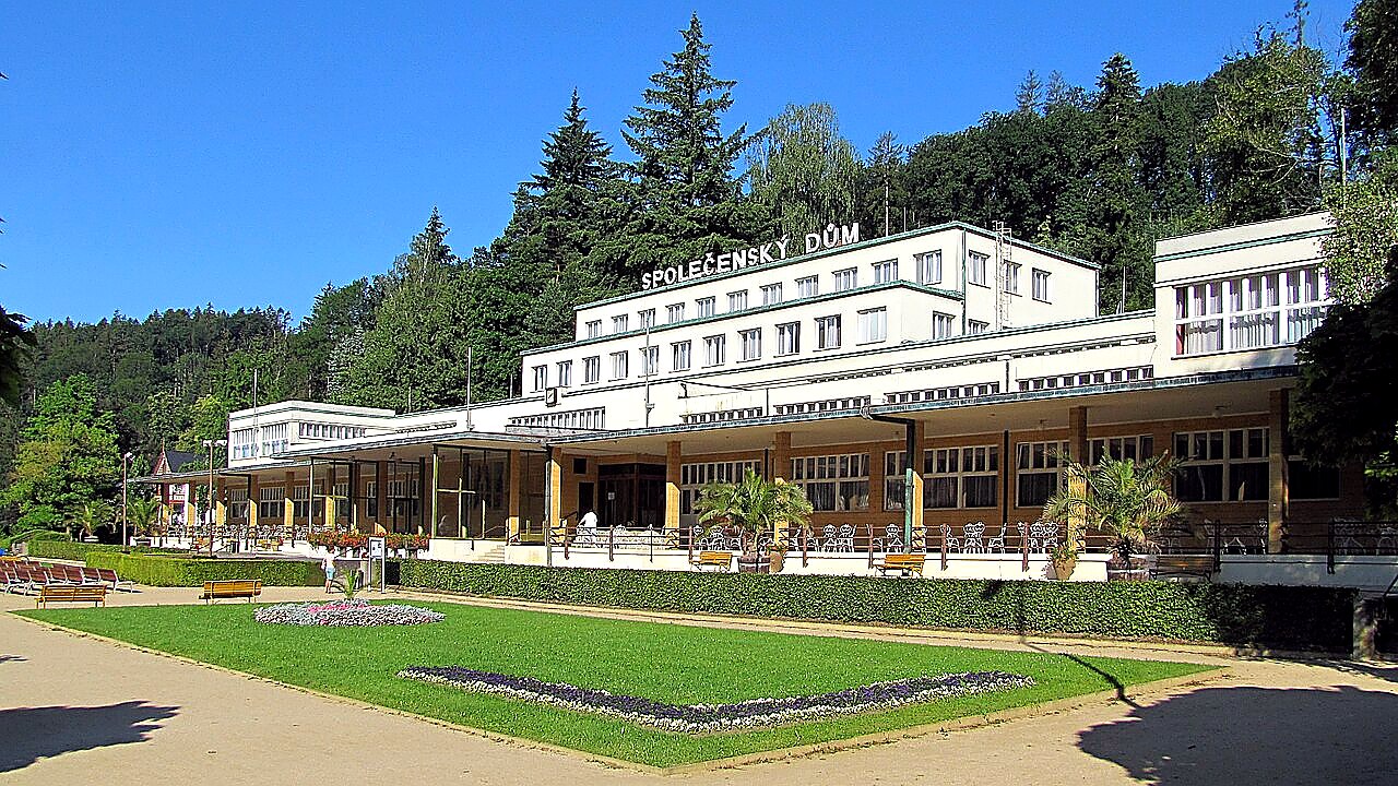 
<span>Společenský dům Luhačovice</span>
