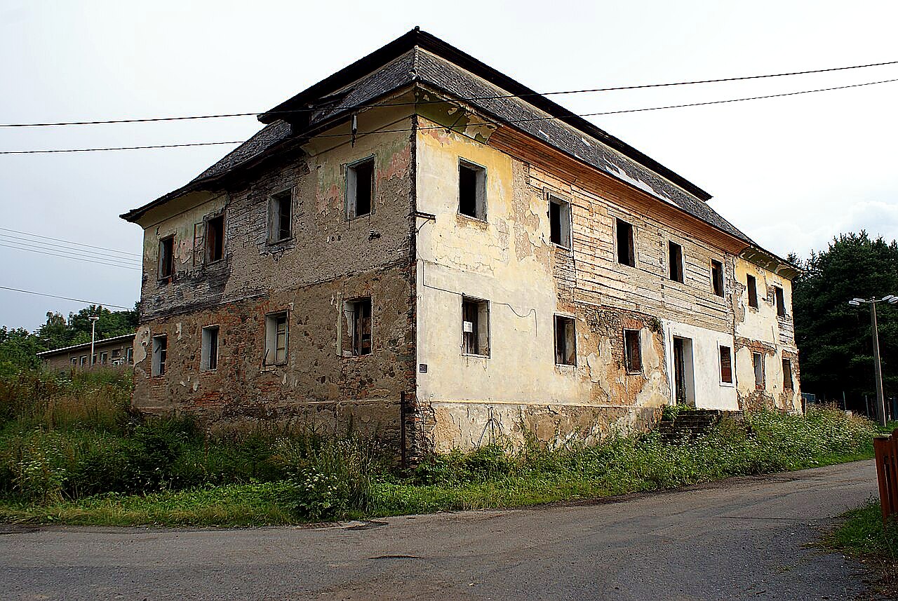 
<span>Starý zámek Chocenice</span>
