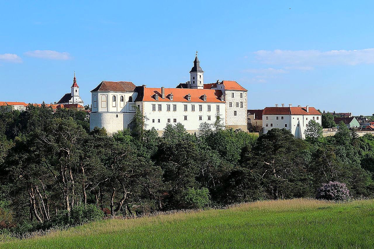 
<span>Starý zámek Jevišovice</span>

