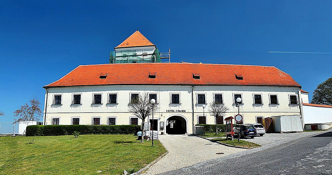 
<span>Tvrz a zámek Čejkovice</span>
