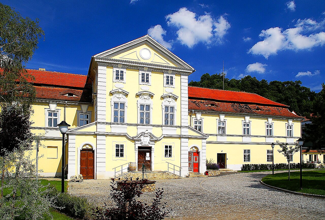 
<span>Velké Žernoseky</span>
