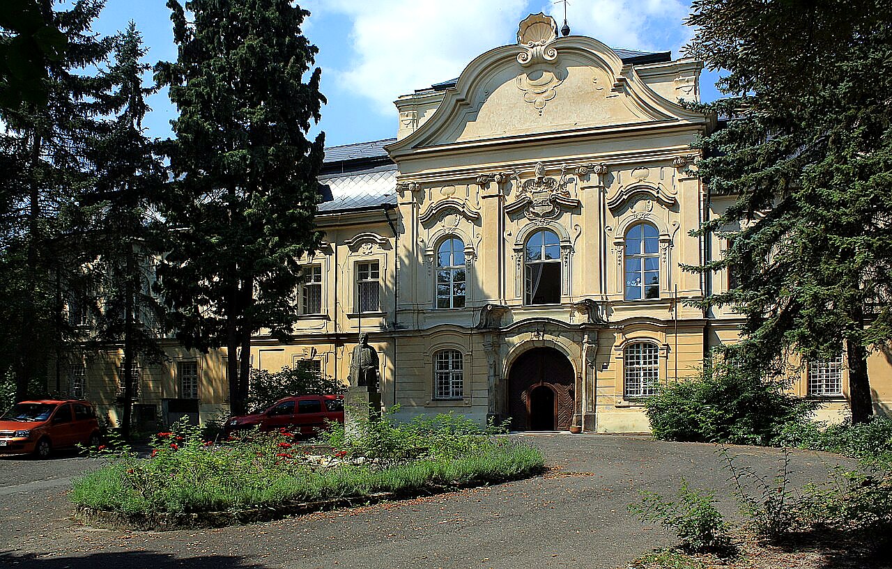 
<span>Vraný</span>

