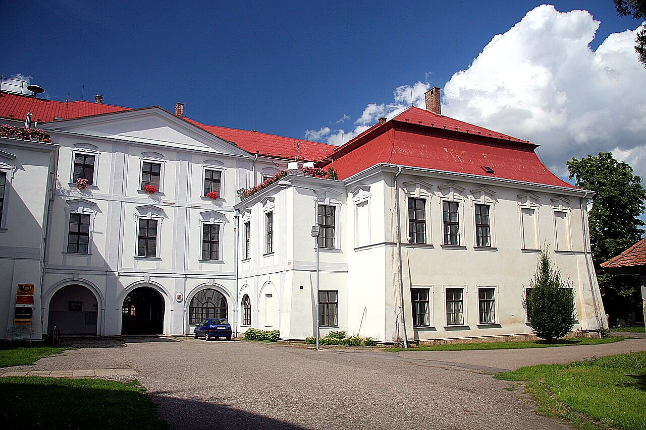 
<span>Zámek Cerekvice nad Bystřicí</span>
