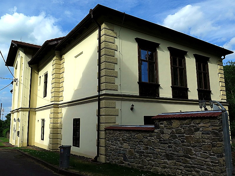 
<span>Zámek Hořákov</span>
