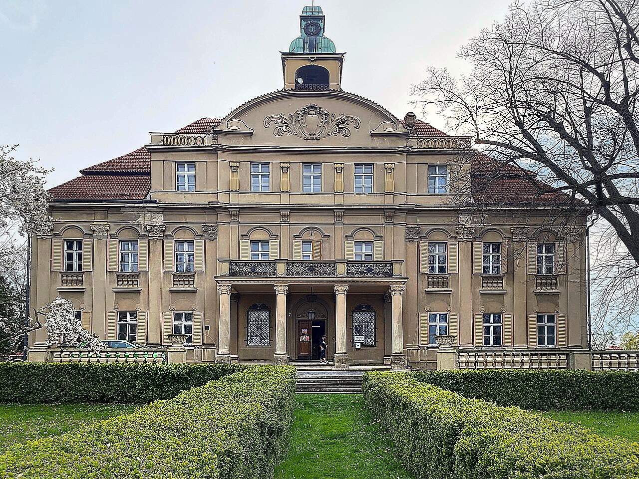 
<span>Zámek Hrochův Týnec</span>
