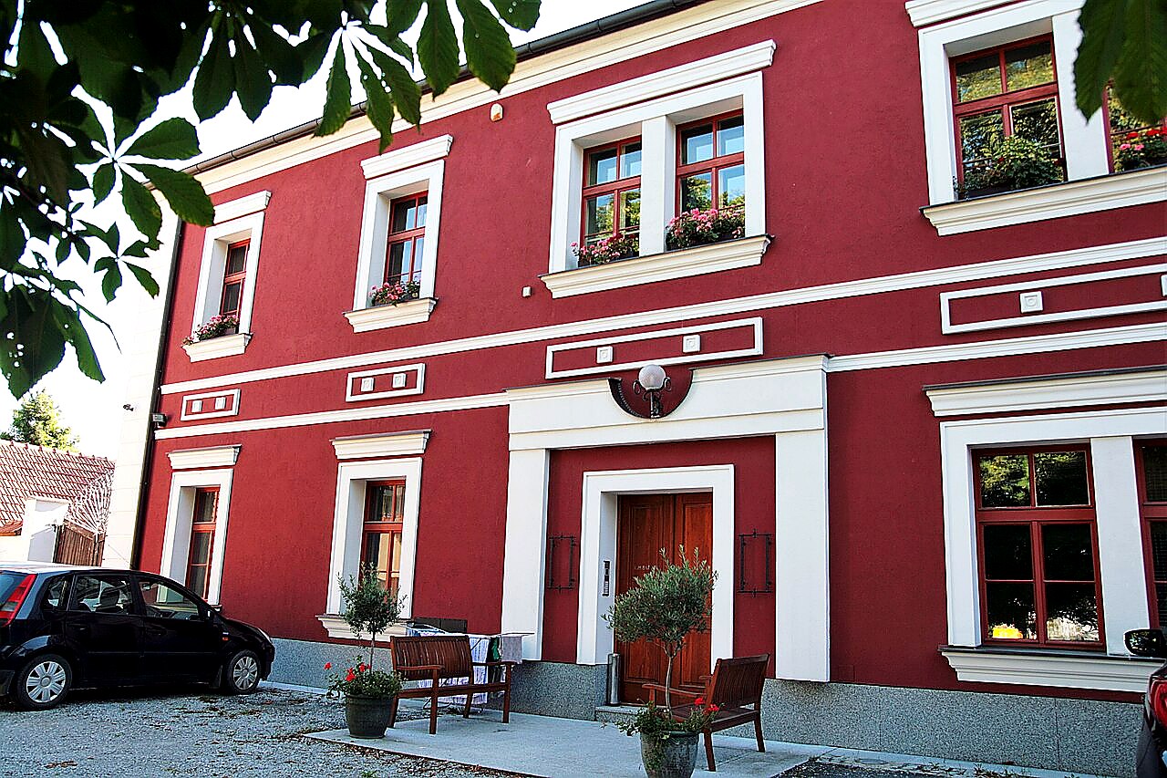 
<span>Zámek Pozořice</span>
