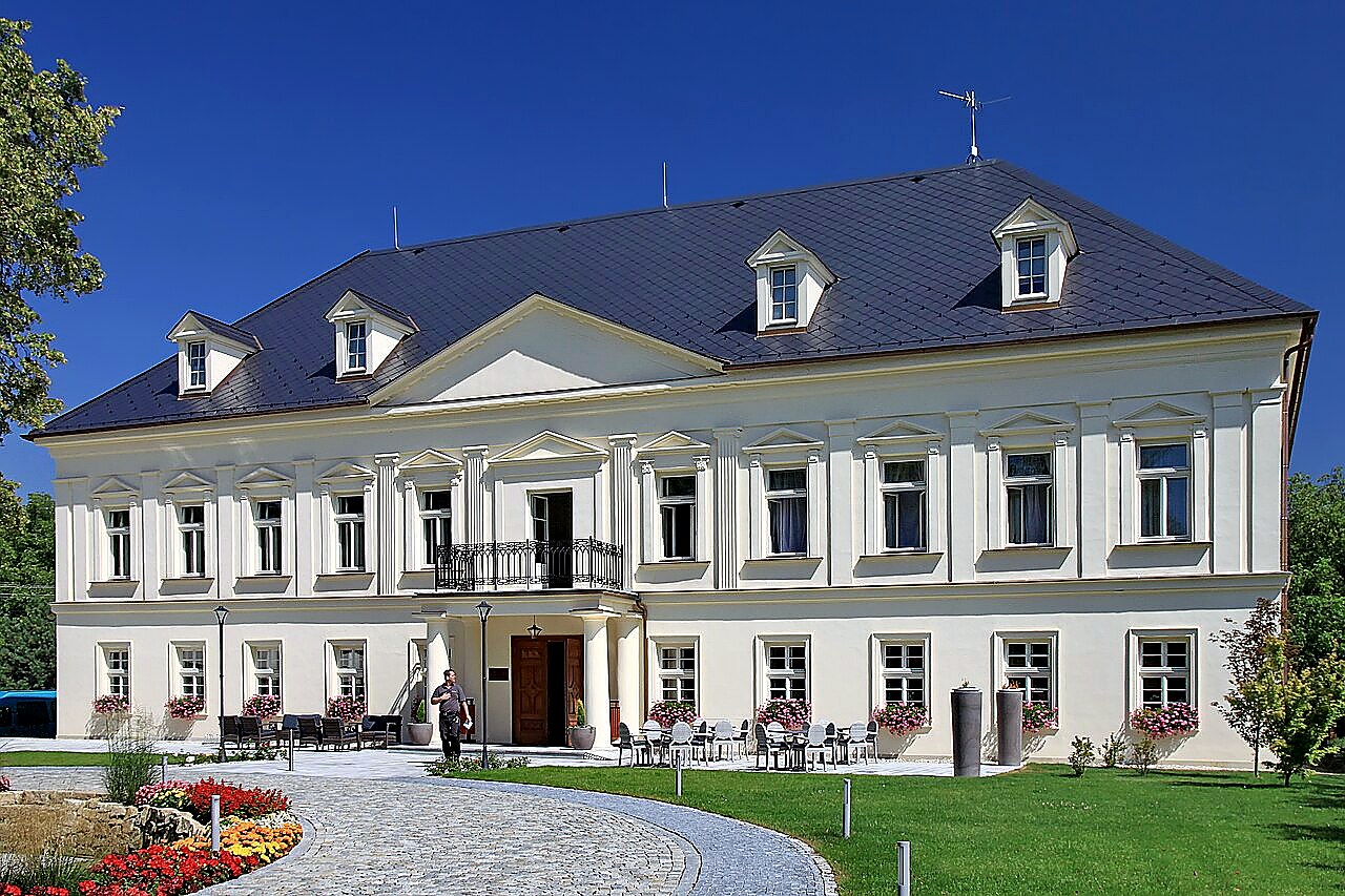 
<span>Zámek Prstná</span>
