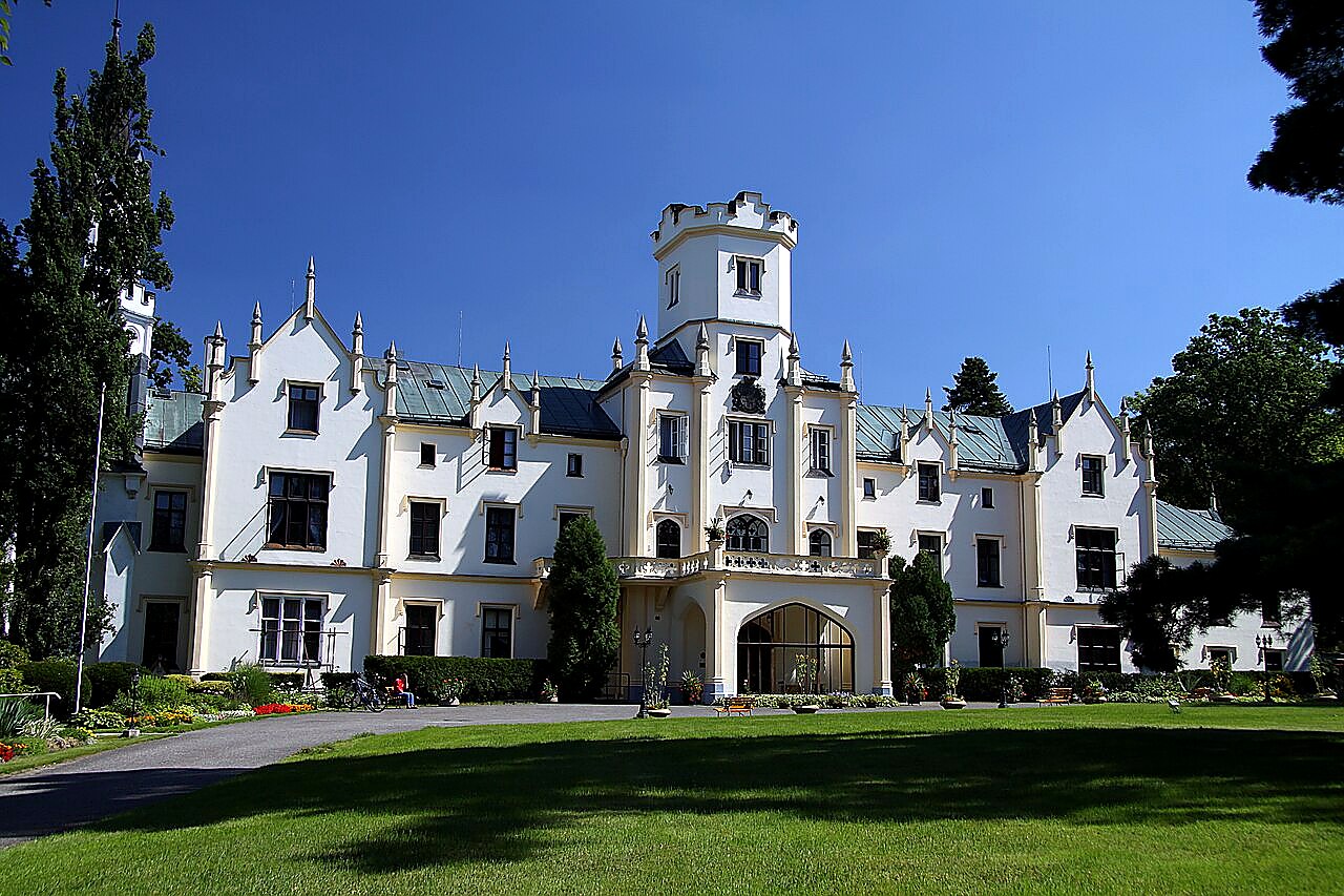 
<span>Zámek Stará Vráž</span>
