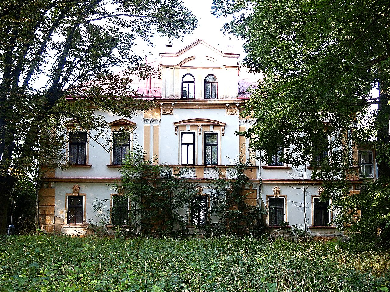 
<span>Zámek Studenec</span>
