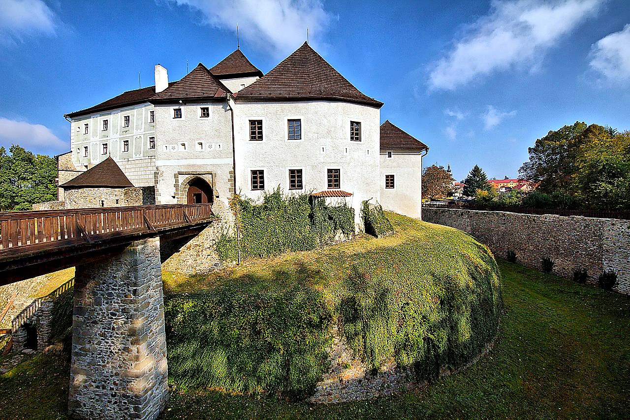 
<span>hrad Nové Hrady</span>
