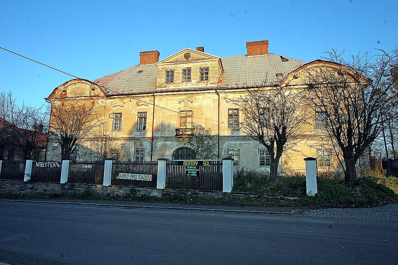 
<span>nový zámek Golčův Jeníkov</span>
