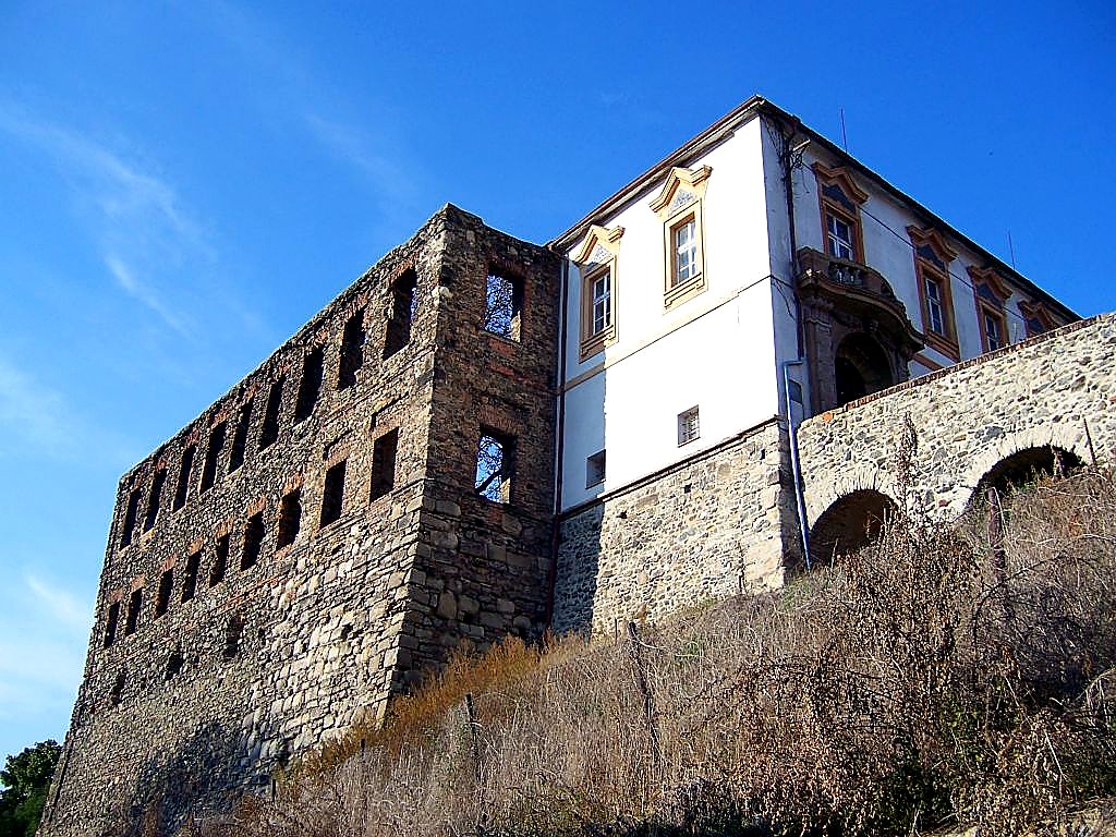 
<span>zámek Chvatěruby</span>
