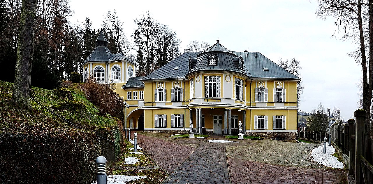 
<span>zámek Kněžice (Petrovice u Sušice)</span>
