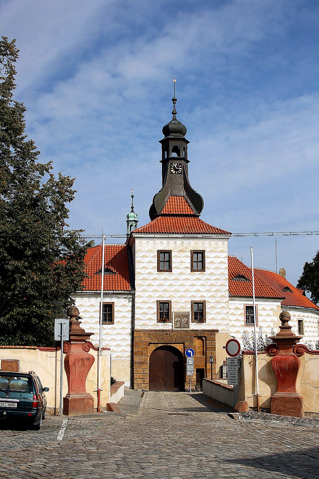 
<span>zámek Kostelec nad Černými lesy</span>
