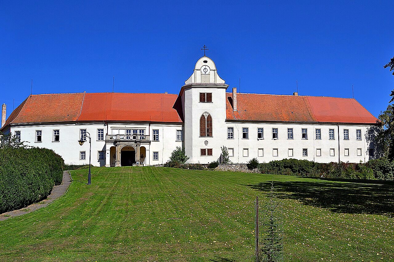 
<span>zámek Lomnice</span>
