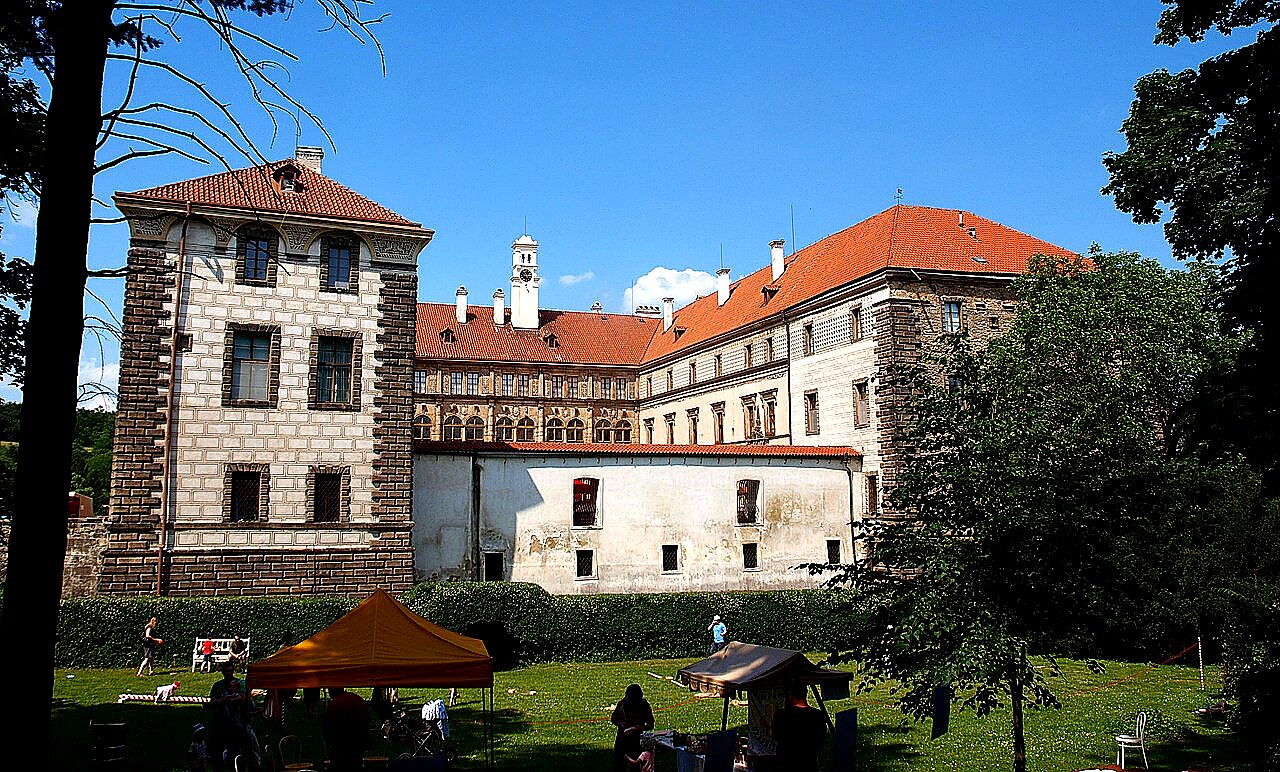 
<span>zámek Nelahozeves</span>
