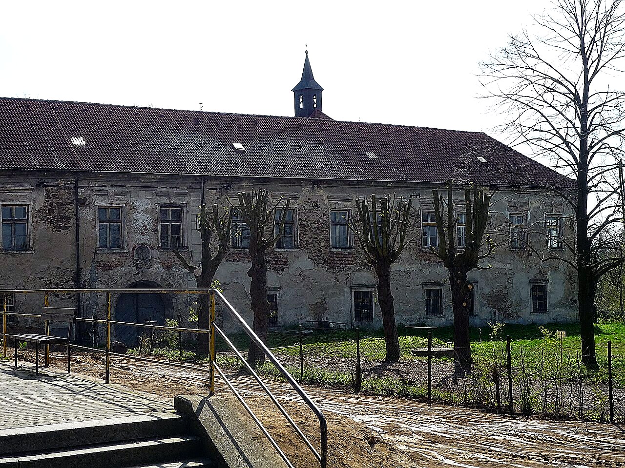 
<span>zámek Okrouhlice</span>
