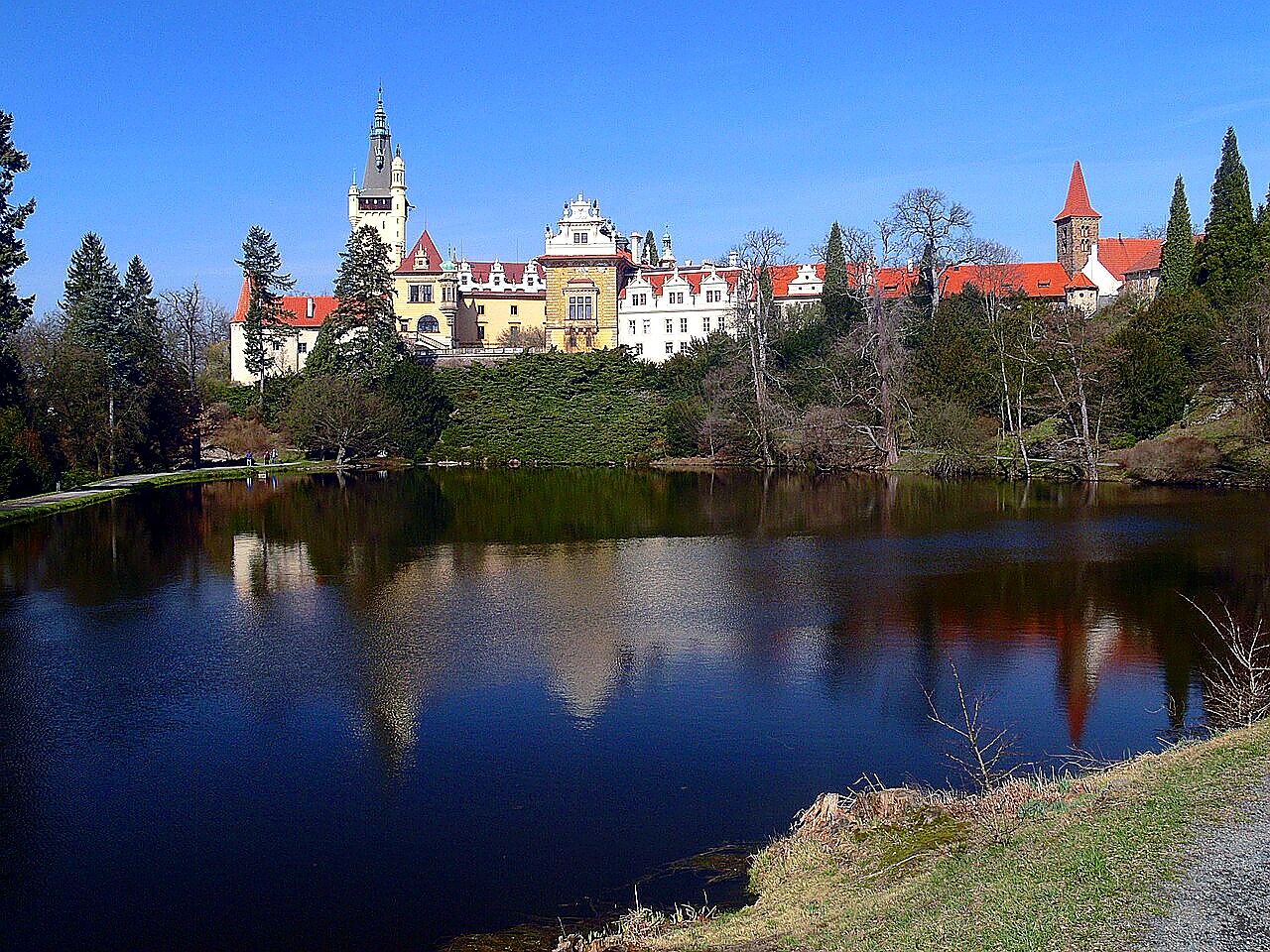 
<span>zámek Průhonice</span>
