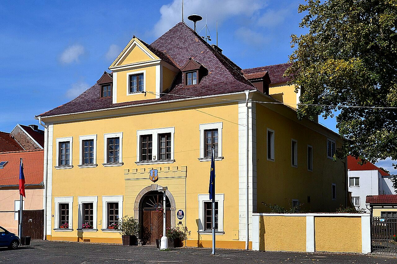
<span>zámek Radonice</span>

