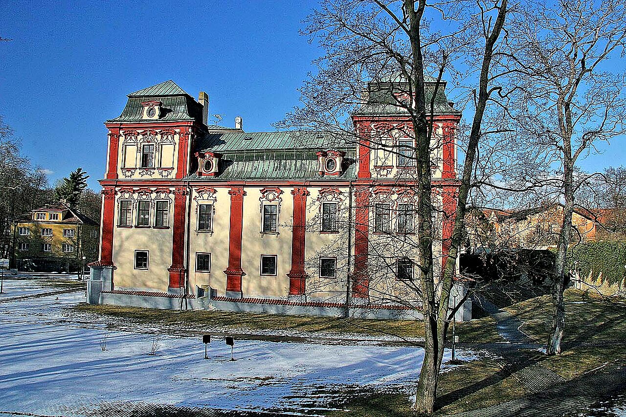 
<span>zámek Svojšice</span>
