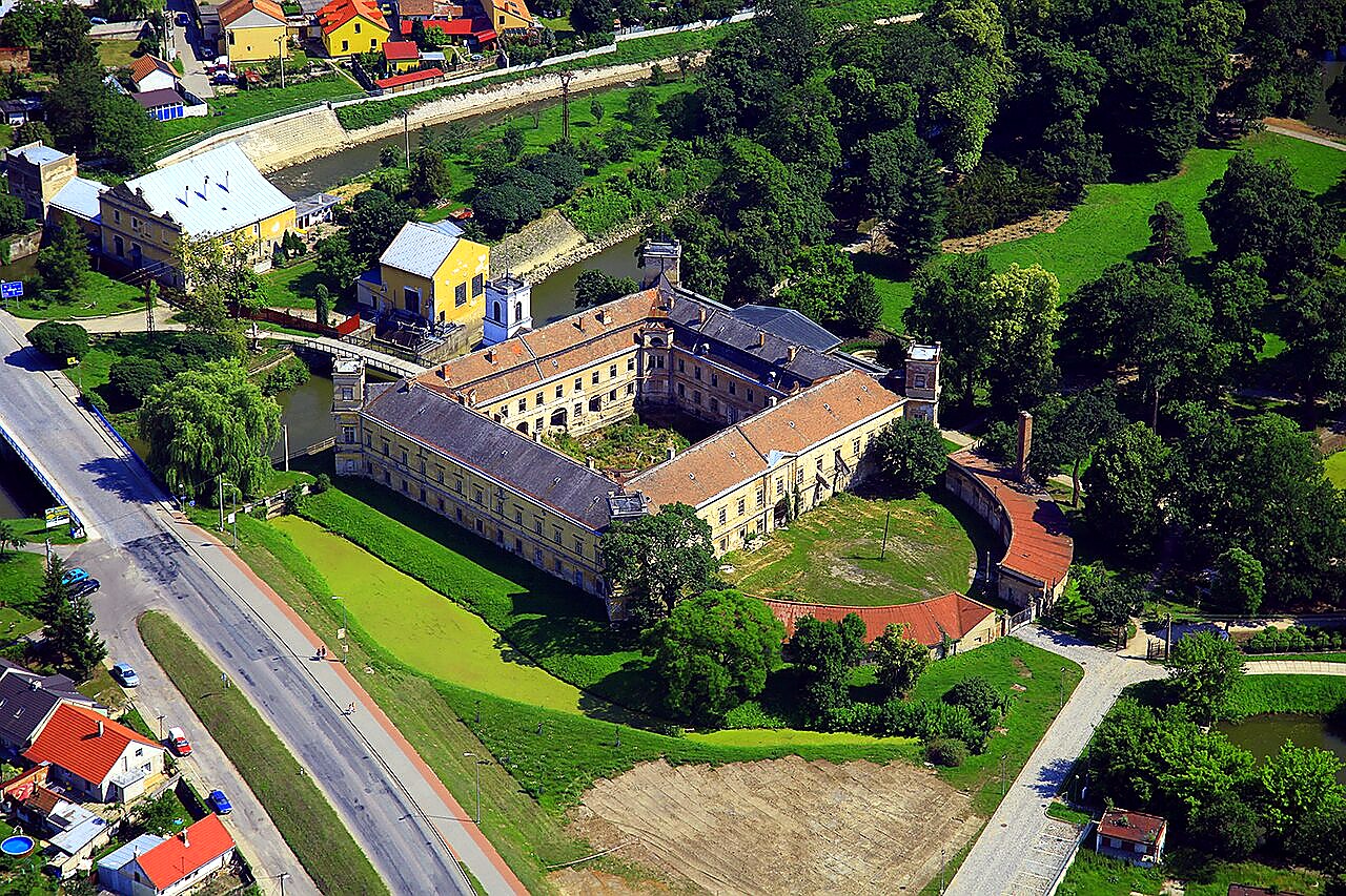 
<span>zámek Veselí nad Moravou</span>
