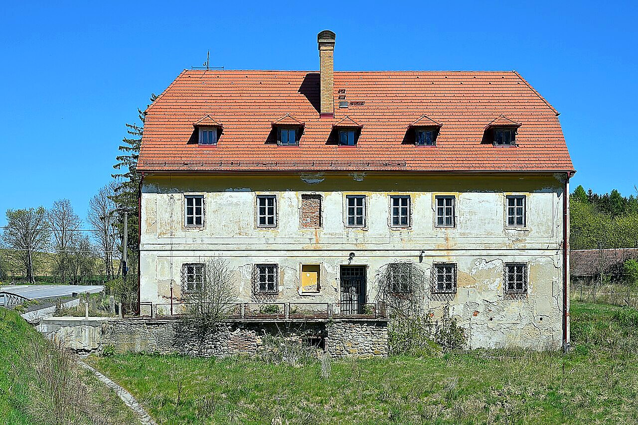 
<span>zámek Zahradiště</span>
