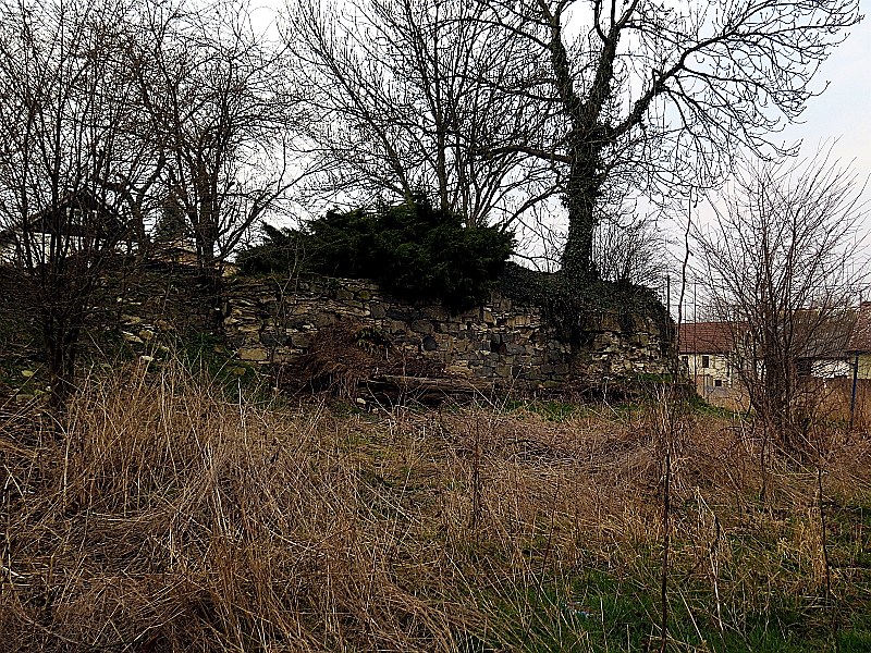 
<span>zřícenina zámku Jištěrpy</span>
